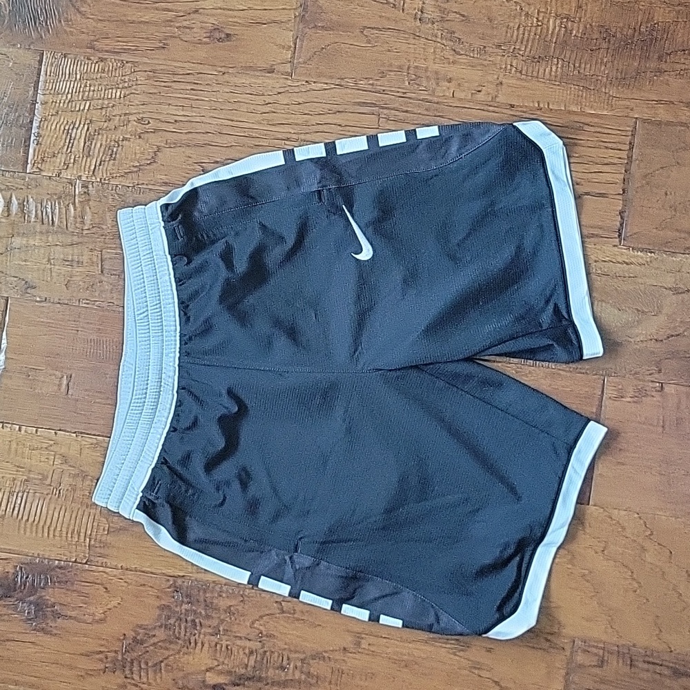Nike Dri-Fit Youth Shorts, size Large